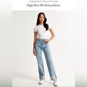 ABERCROMBIE & FITCH HIGH RISE MOM JEAN 28S